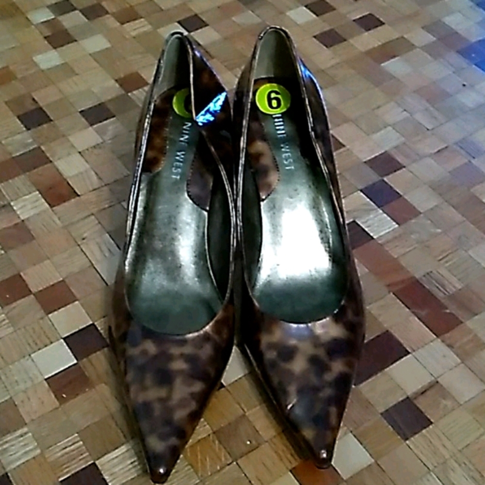 NWOT NINE west multi color heels